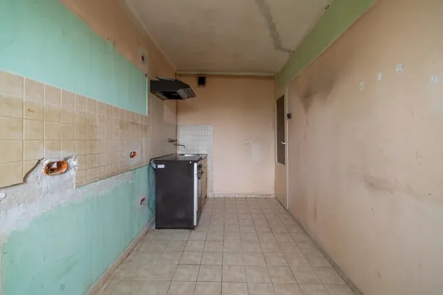 Outdated Classic Kitchen